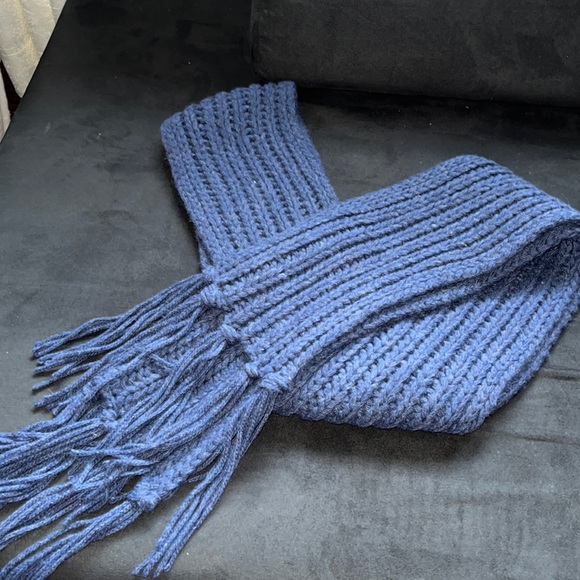 Gap cable knit scarf